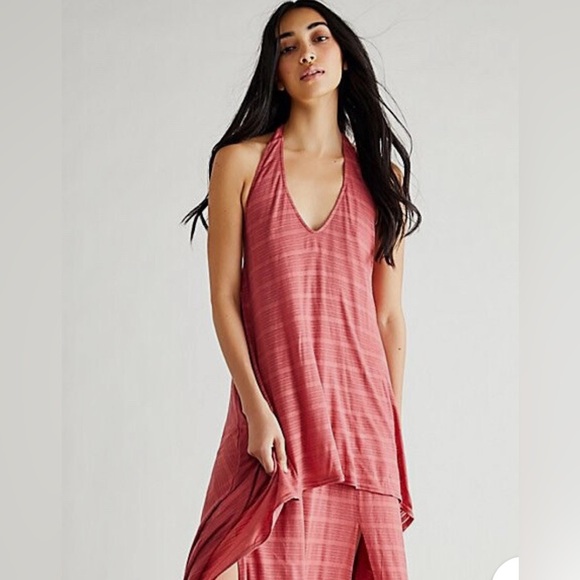 Free People Chrissy Tiered Halter Maxi Dress. Rouge Color. Size Large - Picture 4 of 13